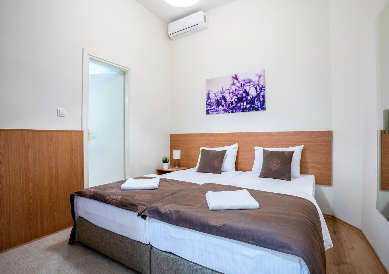 Booking En Suite Belgrado Exterior foto