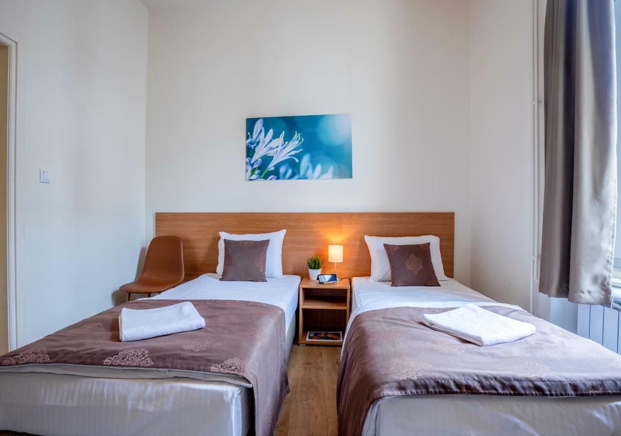 Booking En Suite Belgrado Exterior foto